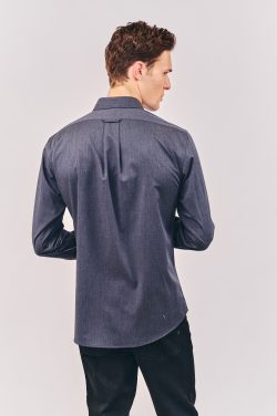 ⁦חולצה מכופתרת Classic - פחם⁩ – תמונה ⁦5⁩