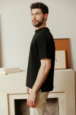 ⁦T-Shirt - שחור⁩ – תמונה ⁦5⁩