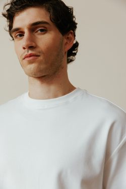 ⁦T-Shirt - לבן⁩ – תמונה ⁦3⁩