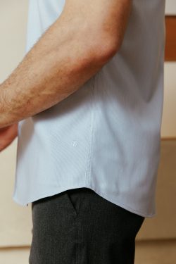 ⁦חולצה  Regular - טורקיז⁩ – תמונה ⁦3⁩