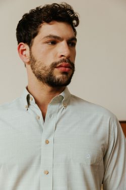 ⁦חולצה Classic - פיסטוק⁩ – תמונה ⁦4⁩