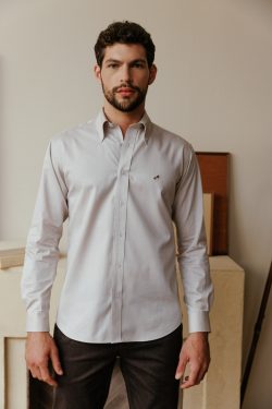 ⁦חולצת אוקספורד - בז'⁩ – תמונה ⁦2⁩